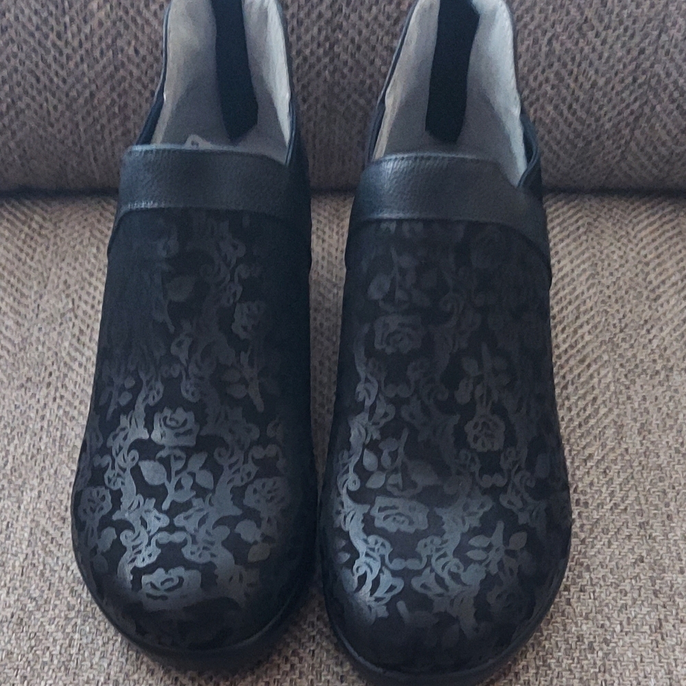 Alegria Black Floral Jacquard Slip-On Clogs